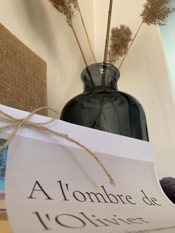 A L'ombre De L'olivier Apartment