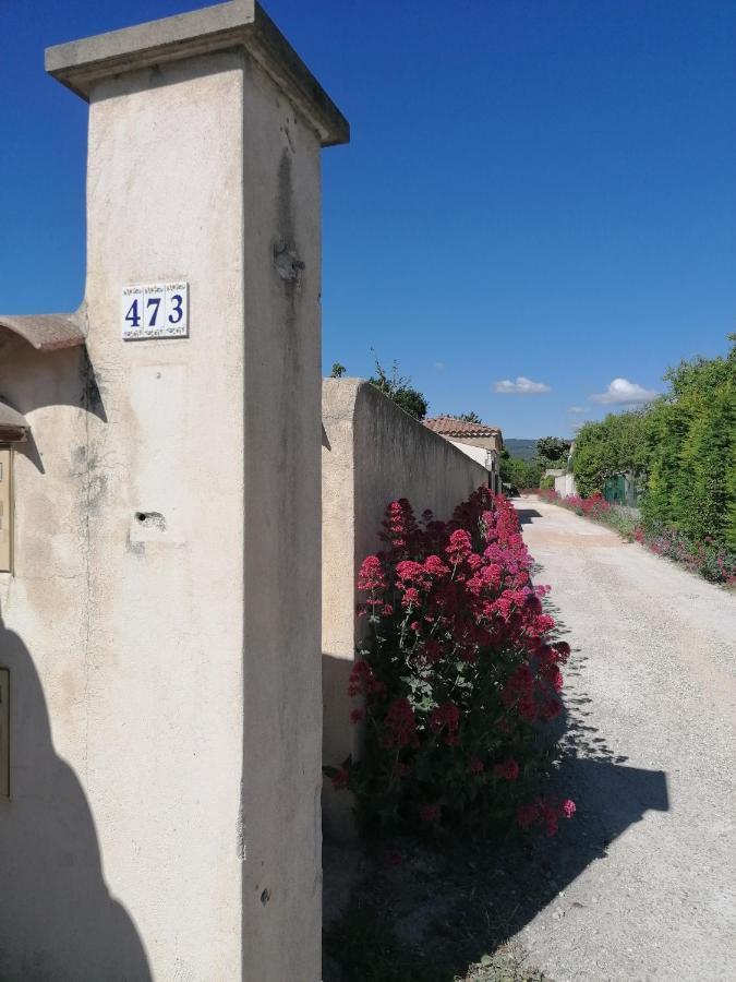 A L'ombre De L'olivier Apartment